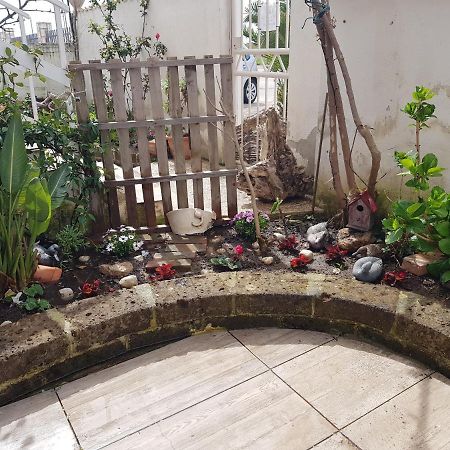 Mari En Bed & Breakfast Castel Volturno Bagian luar foto