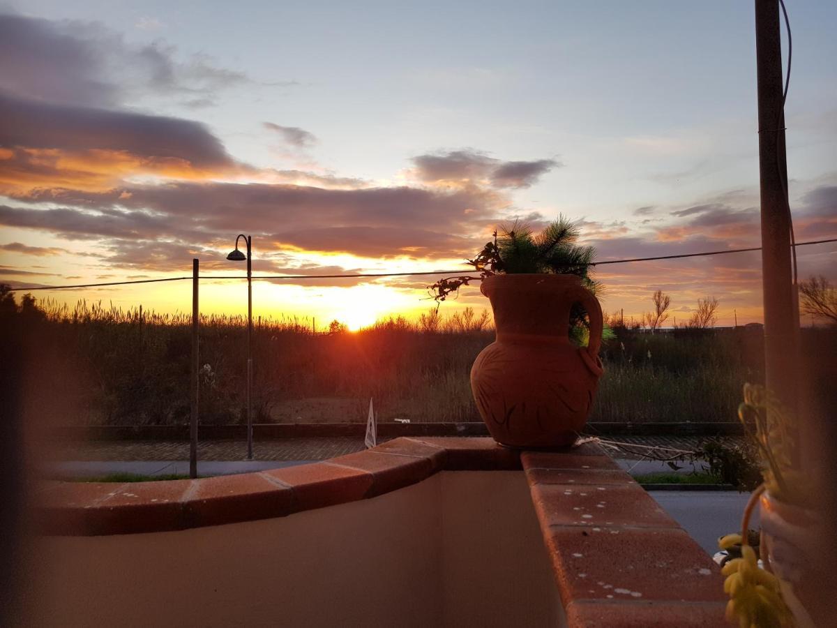 Mari En Bed & Breakfast Castel Volturno Bagian luar foto