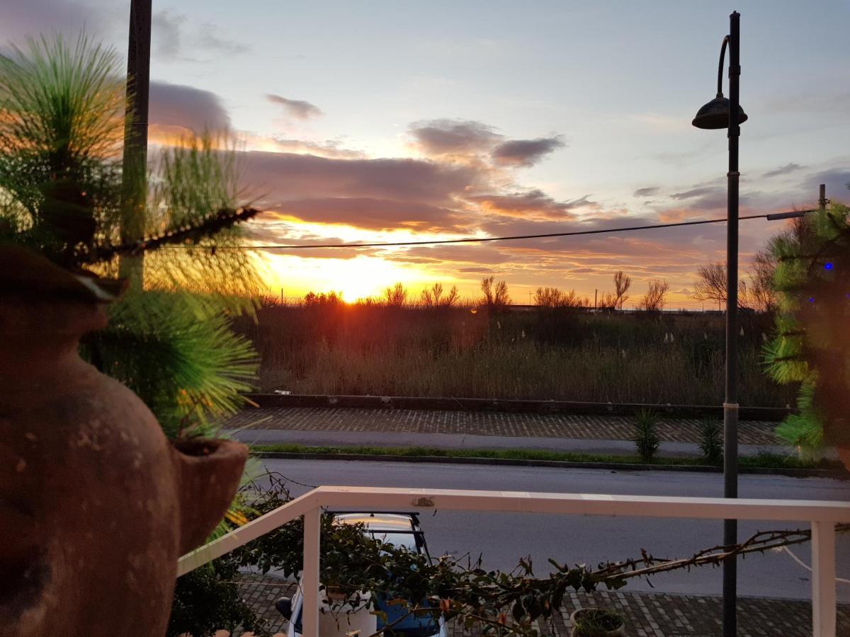 Mari En Bed & Breakfast Castel Volturno Bagian luar foto