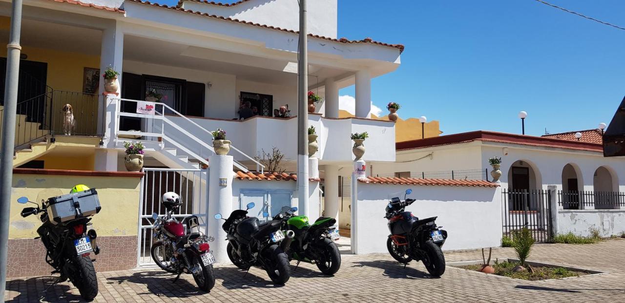 Mari En Bed & Breakfast Castel Volturno Bagian luar foto