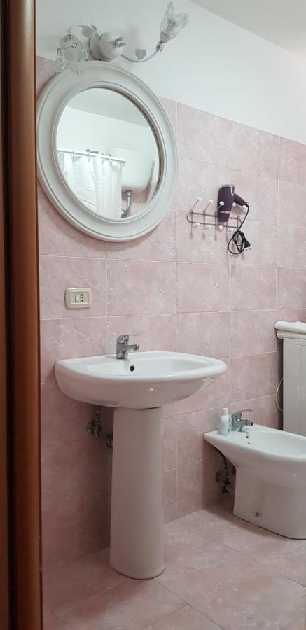 Mari En Bed & Breakfast Castel Volturno Bagian luar foto