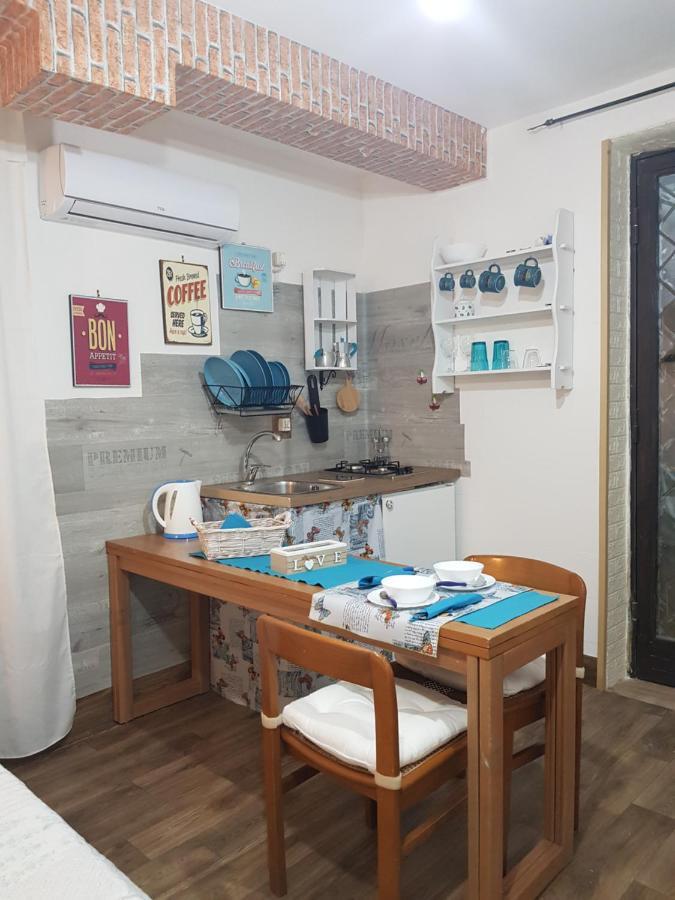 Mari En Bed & Breakfast Castel Volturno Bagian luar foto