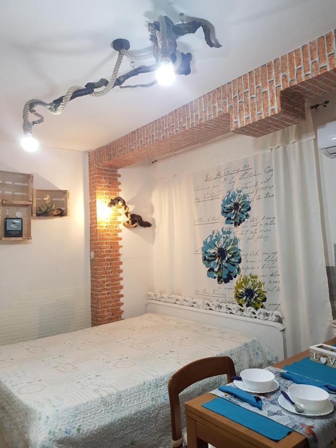 Mari En Bed & Breakfast Castel Volturno Bagian luar foto