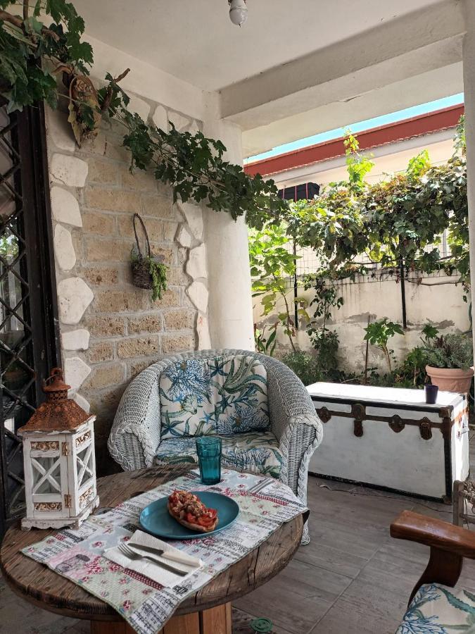 Mari En Bed & Breakfast Castel Volturno Bagian luar foto