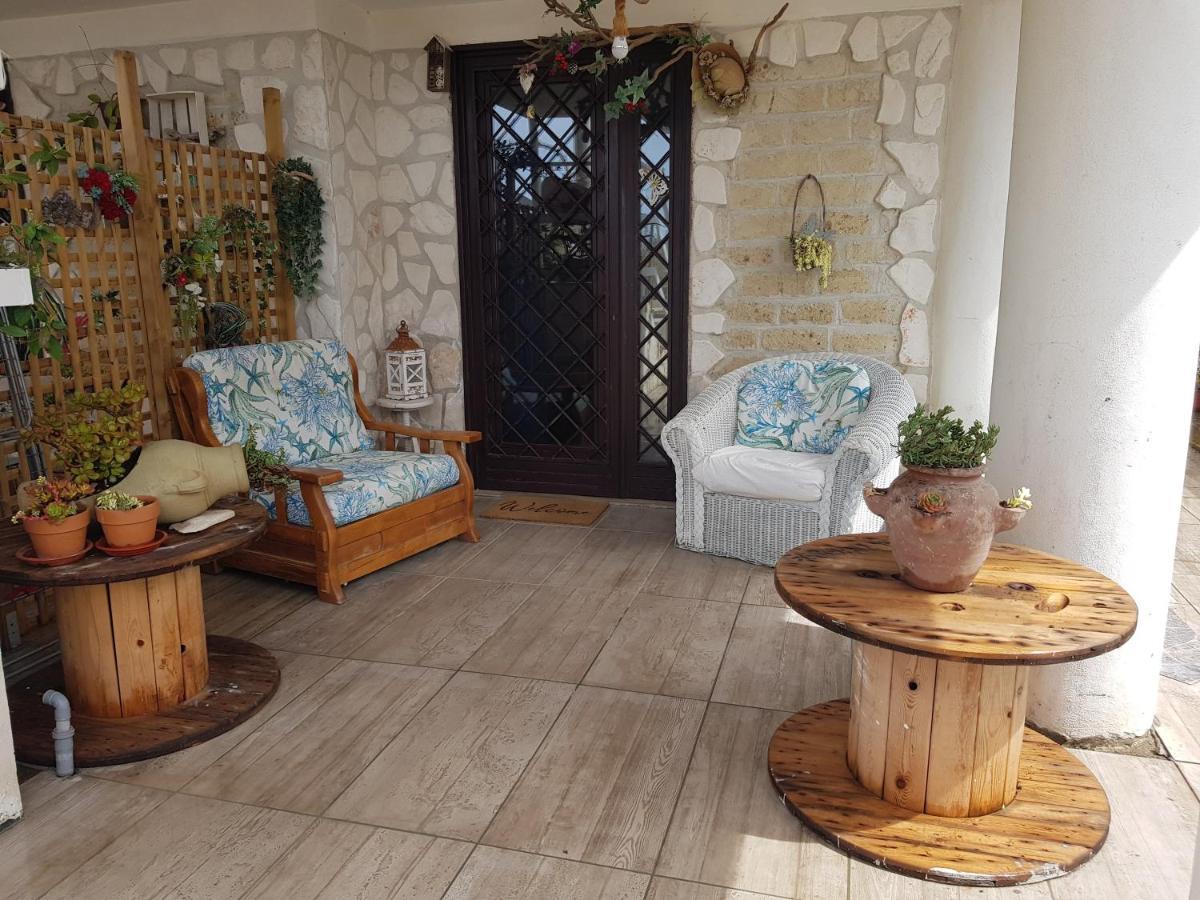 Mari En Bed & Breakfast Castel Volturno Bagian luar foto